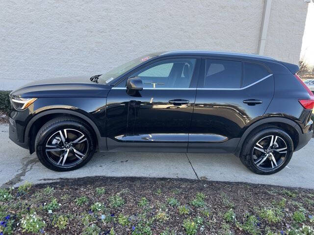 2025 Volvo XC40 B5 Core Bright Theme