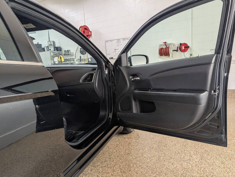 2013 Chrysler 200 LX