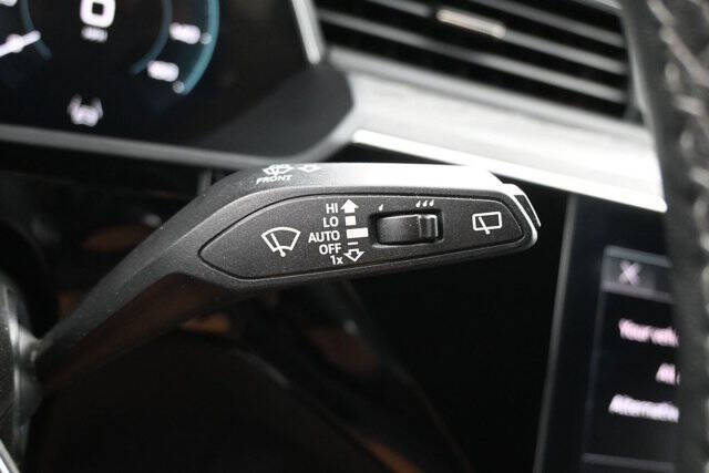 2022 Audi e-tron quattro Premium Plus