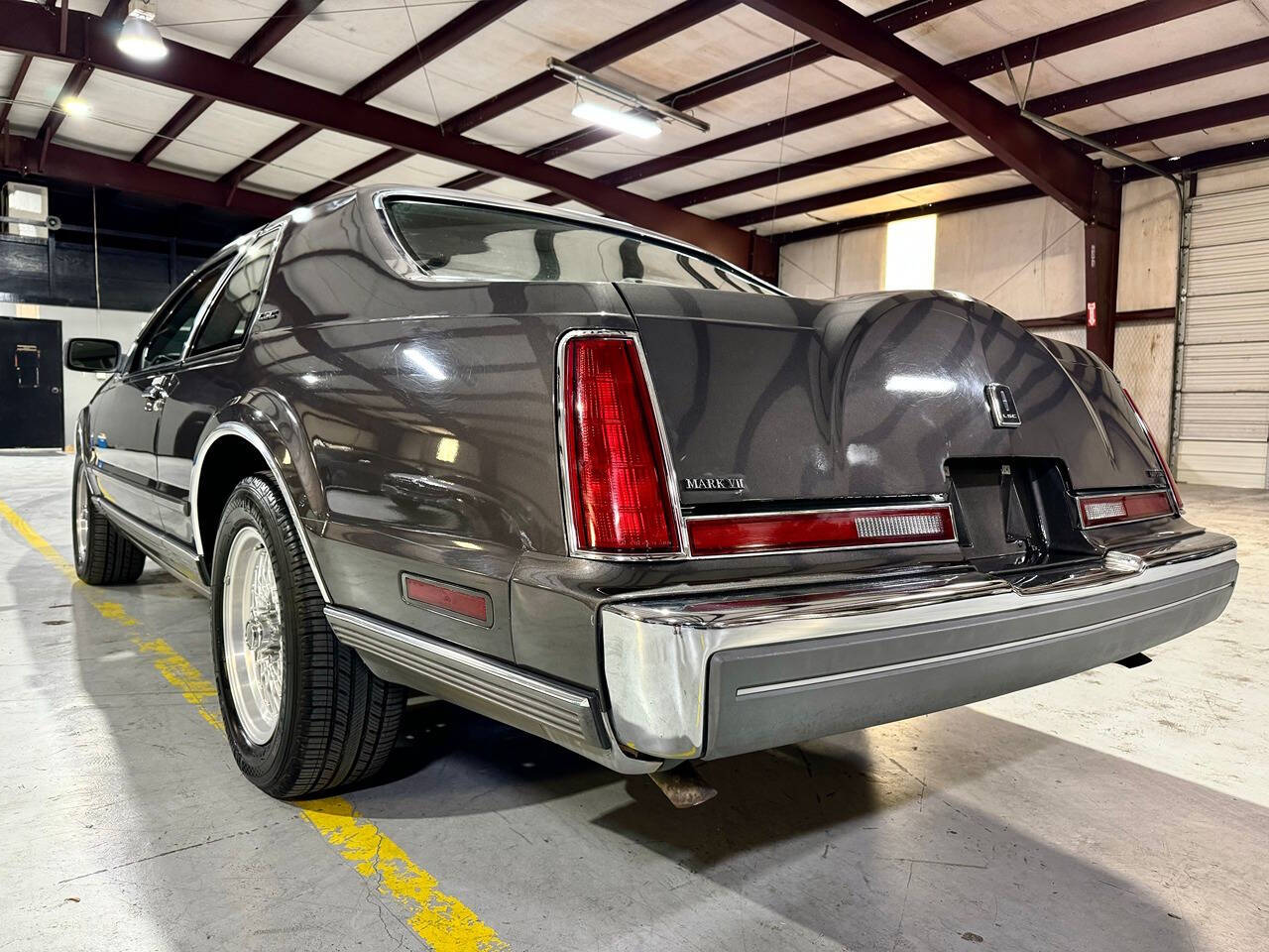 1992 Lincoln Mark VII for sale at Carnival Car Company in Victoria, TX