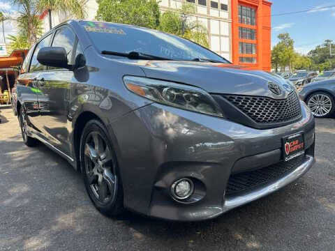 2017 Toyota Sienna SE Premium 8-Passenger