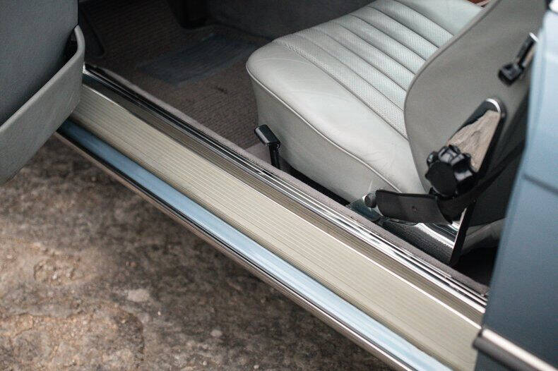 1986 Mercedes-Benz 560-Class 560 SL