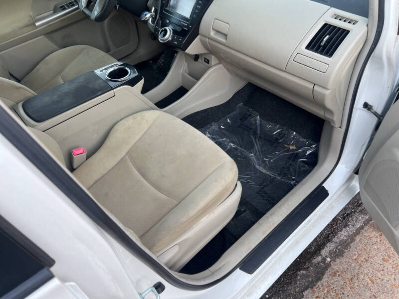 2013 Toyota Prius v Five