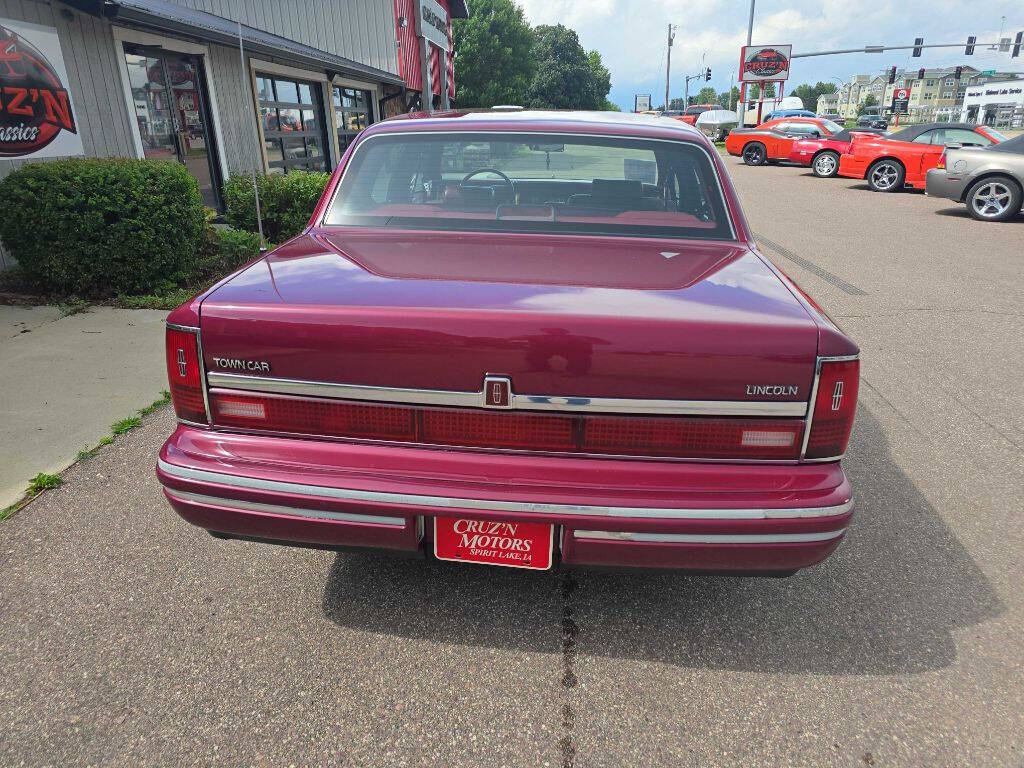 1993 Lincoln Town Car 13