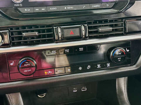 2022 Nissan Pathfinder SV
