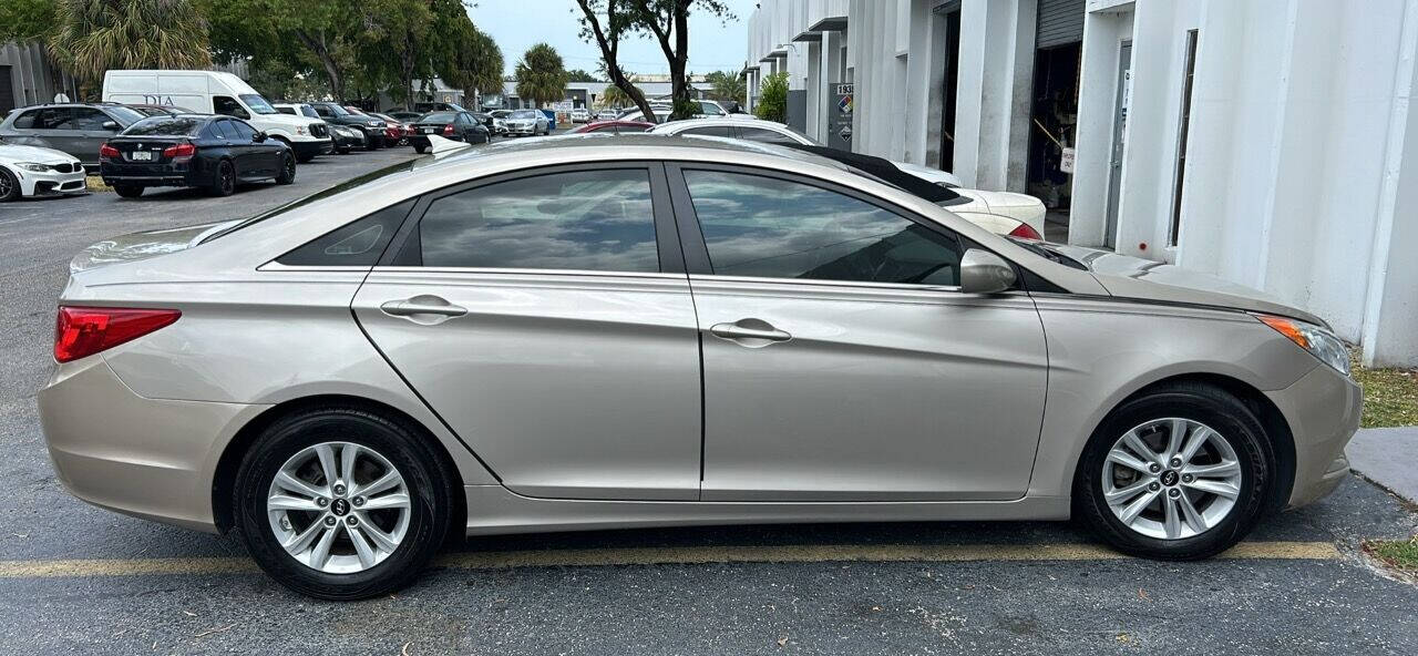 2011 Hyundai SONATA for sale at Amico Auto Sales in Margate, FL