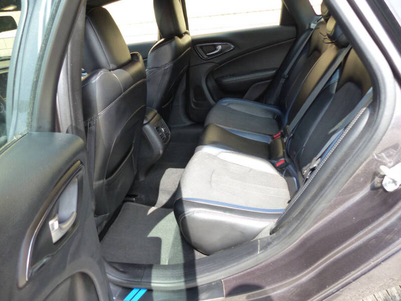 2015 Chrysler 200 S