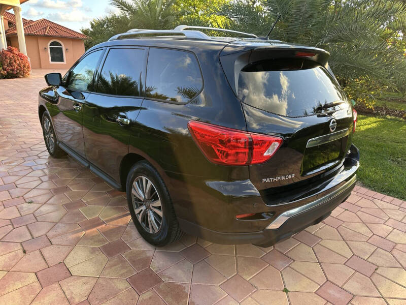 2017 Nissan Pathfinder SL