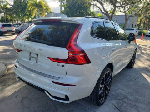 2025 Volvo XC60 B5 Ultra Dark Theme