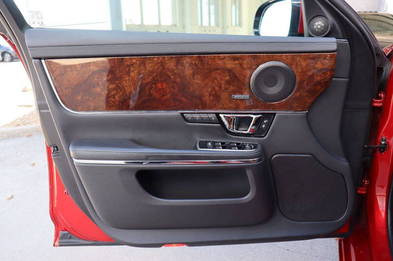 2016 Jaguar XJ R-Sport