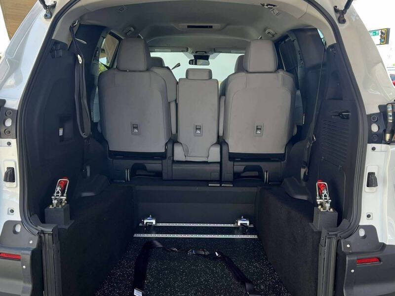 2025 Toyota Sienna LE 8-Passenger