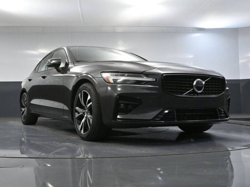 2024 Volvo S60 B5 Core Dark Theme