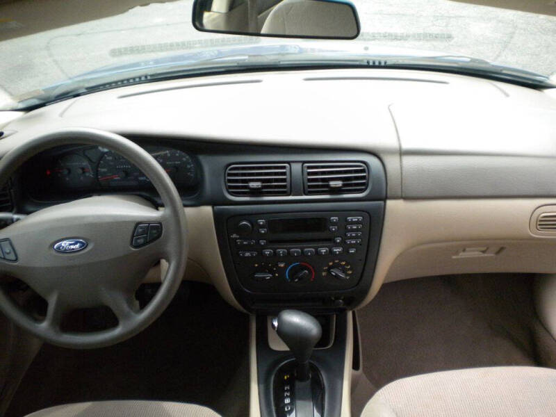 2002 Ford Taurus SE