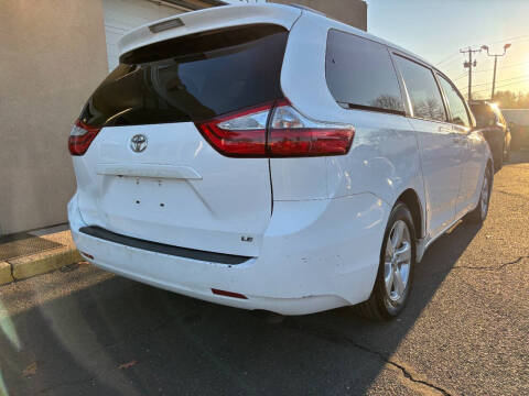 2016 Toyota Sienna LE 8-Passenger