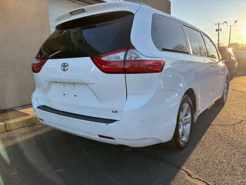 2016 Toyota Sienna LE 8-Passenger