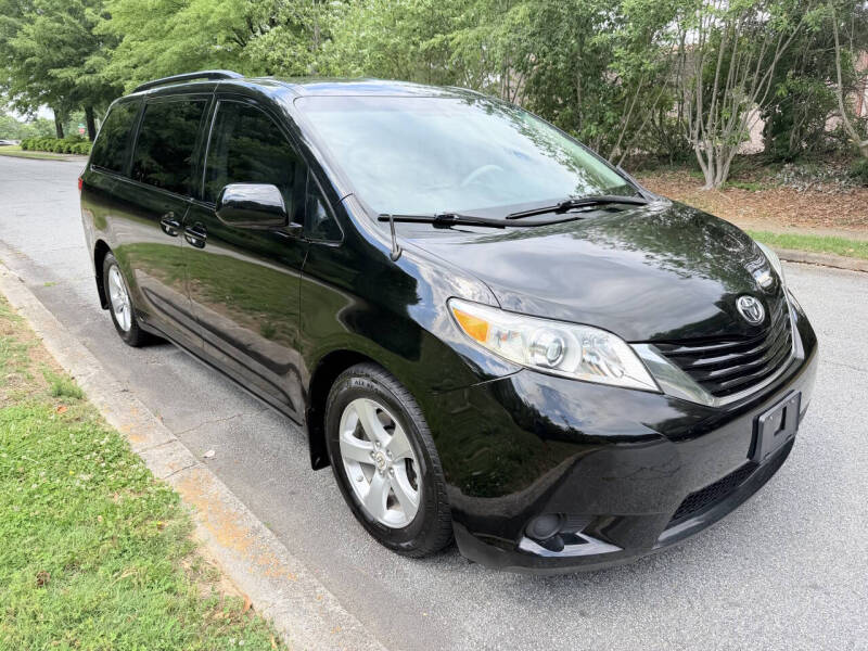 2011 Toyota Sienna LE 8-Passenger