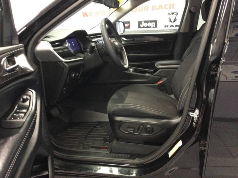 2023 Jeep Grand Cherokee L Laredo