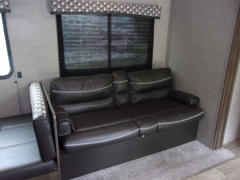 2020 Coleman Lantern 263BH