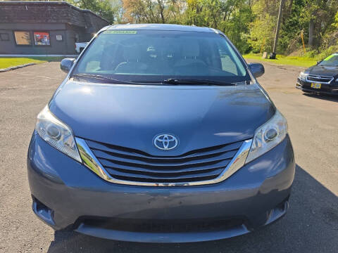 2015 Toyota Sienna LE 8-Passenger