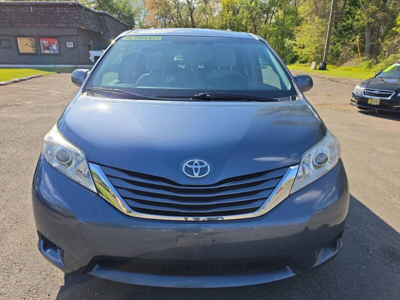 2015 Toyota Sienna LE 8-Passenger