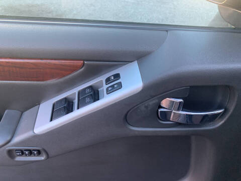 2011 Nissan Pathfinder LE