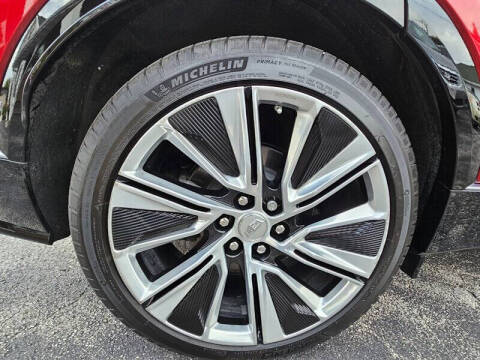 2024 Cadillac LYRIQ Luxury 3