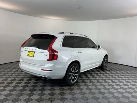 2017 Volvo XC90 T6 Momentum