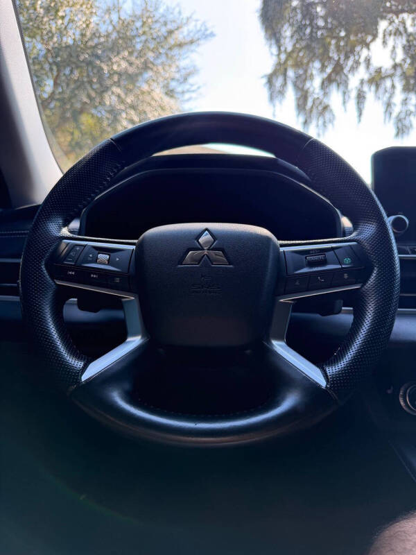 2023 Mitsubishi Outlander SE