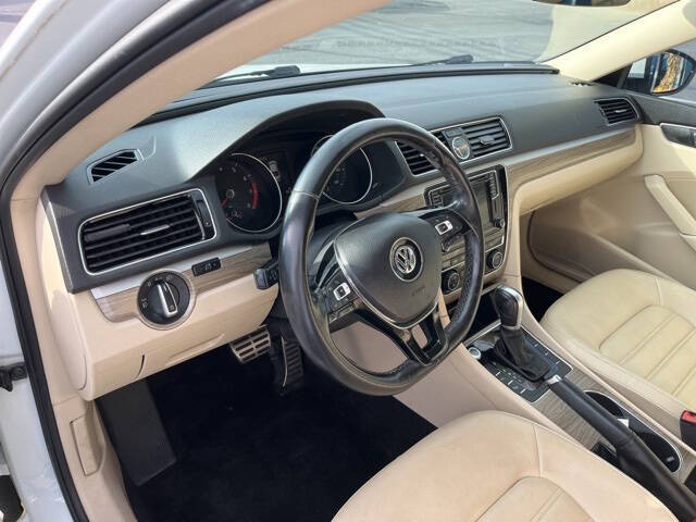 2017 Volkswagen Passat V6 SEL Premium