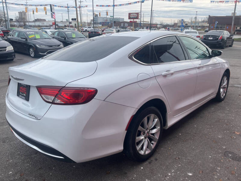 2015 Chrysler 200 C photo 6