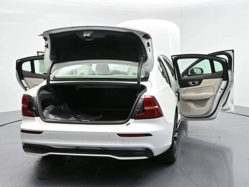 2025 Volvo S60 B5 Plus