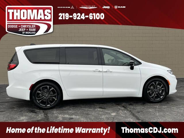 2026 Chrysler Pacifica Select