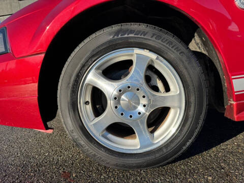 2004 Ford Mustang Deluxe