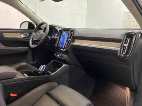 2025 Volvo XC40 B5 Plus Dark Theme