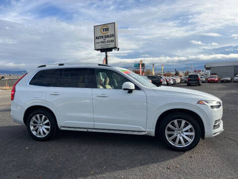 2016 Volvo XC90 T6 Momentum