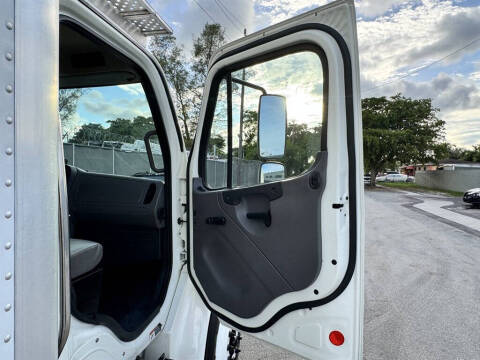 2016 Freightliner M2 106