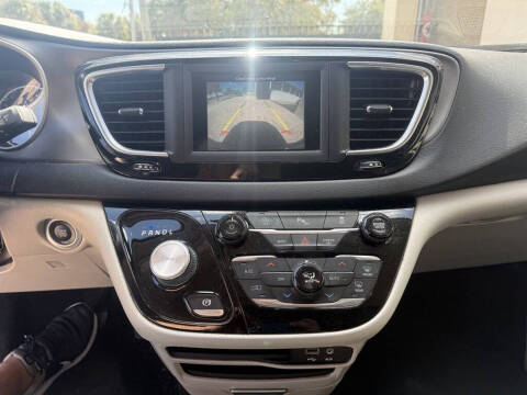 2020 Chrysler Pacifica Touring L