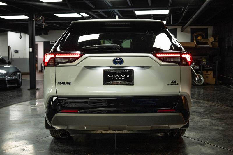 2024 Toyota RAV4 Hybrid SE