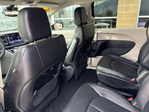 2024 Chrysler Pacifica Plug-In Hybrid Select