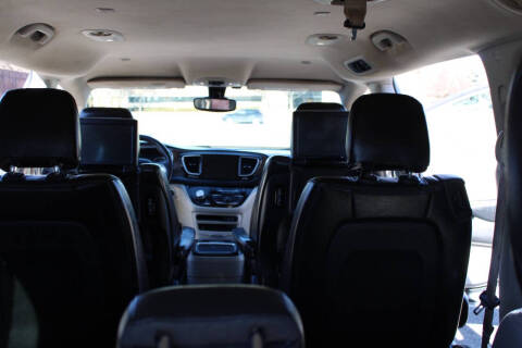 2017 Chrysler Pacifica Touring-L Plus