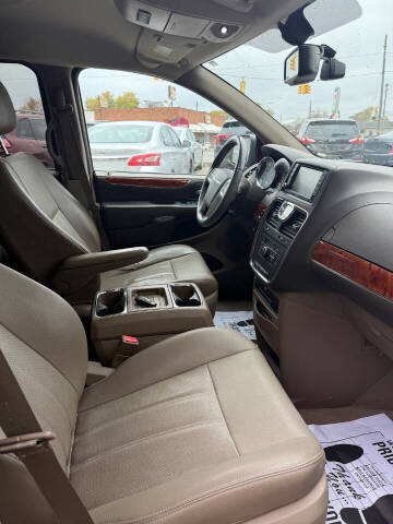 2015 Chrysler Town and Country Touring-L