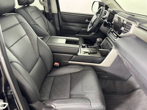 2024 Toyota Sequoia SR5