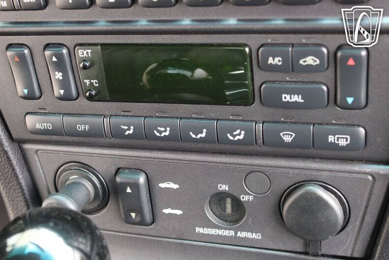 2004 Ford Thunderbird Deluxe