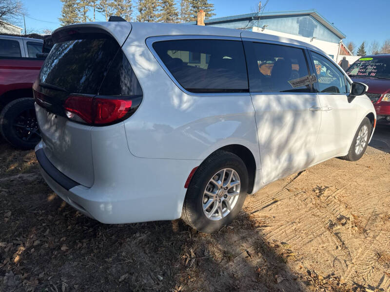 2022 Chrysler Voyager LX
