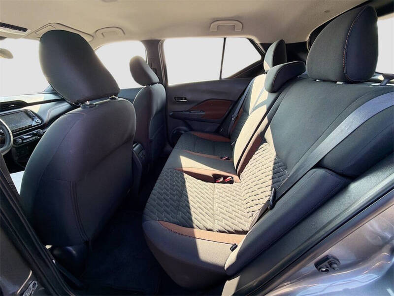 2021 Nissan Kicks SR