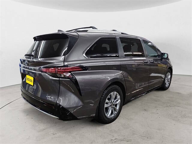 2022 Toyota Sienna Limited 7-Passenger