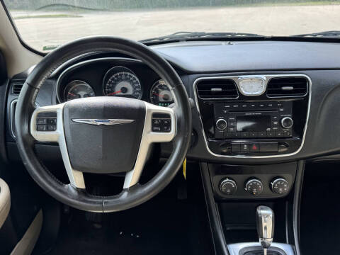 2013 Chrysler 200 Touring