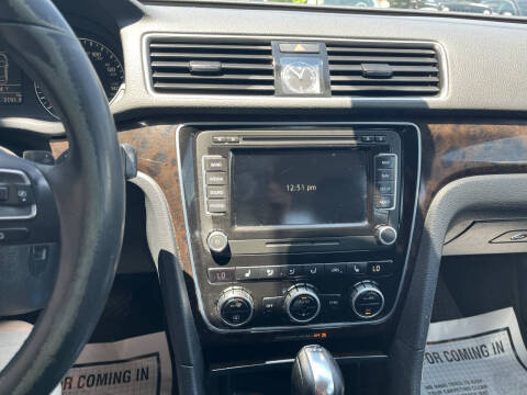 2014 Volkswagen Passat 3.6L V6 SEL Premium