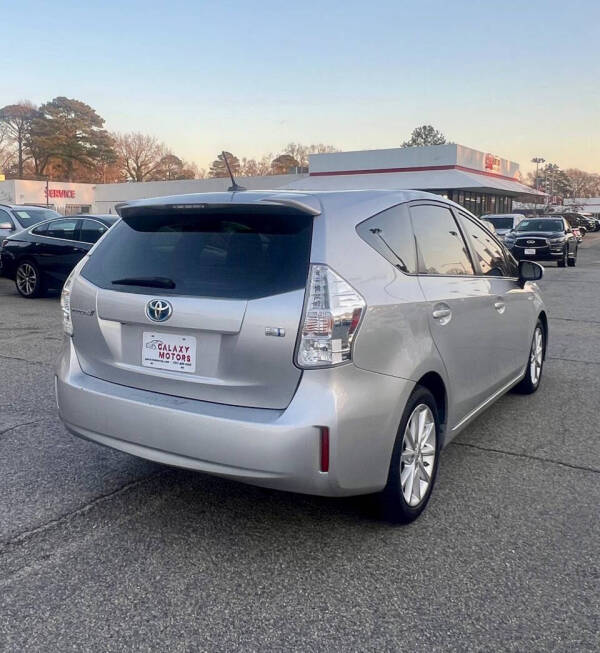 2013 Toyota Prius v Five