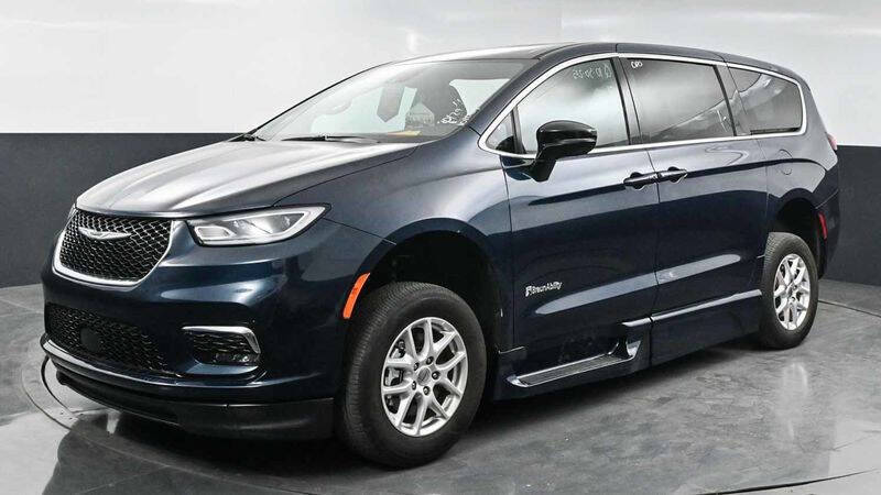 2024 Chrysler Pacifica Touring